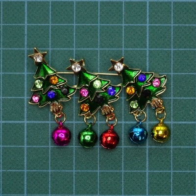 Pregadeira Metálica Pinheiros 4,3x5,7cm OR/Cores