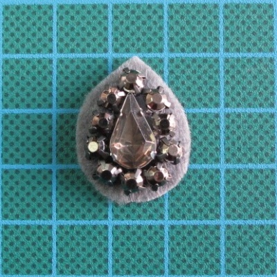 Aplicação Base Feltro Termocolante com Pedras 25x15mm