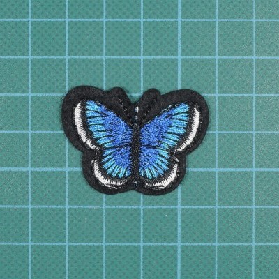 Borboleta 2,8cm x 3,9cm Bordada sobre base de Feltro com Cola