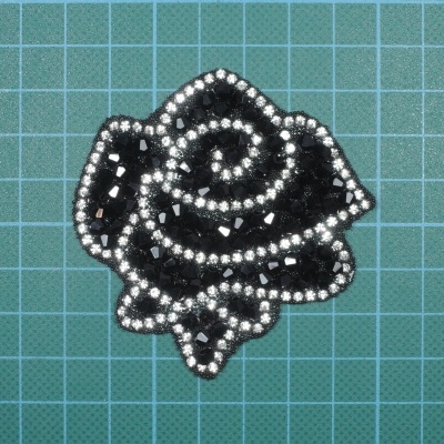 Aplicação Flor 7cm Base Cola com Pedras, Caviar e Brilhantes