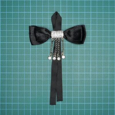 Aplicação Laço com Fita de Cetim e Gorgorão Passador Metálico com brilhantes