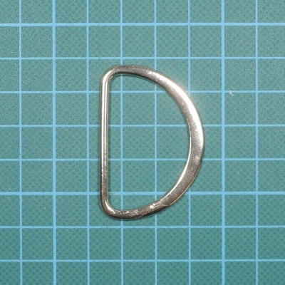 Argola Meia Lua Metálica Achatada 4cm