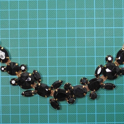 Meio Colar com Pedras 26,3cm