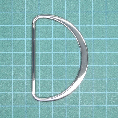 Argola Meia Lua Metálica Achatada 5,5cm