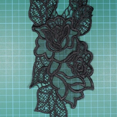 Aplicação Bordada sobre Organza 22,5cm x 10,5cm