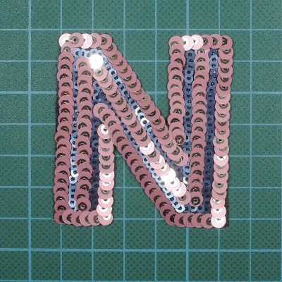Letra N 6cm x 4,5cm com Lantejoulas sobre base de tule com Cola