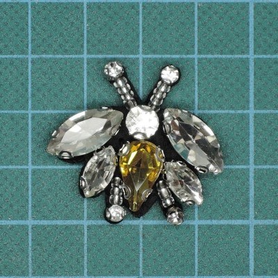 Aplicação Abelha 3cm Base Feltro com Pedras e Missangas Cosidas