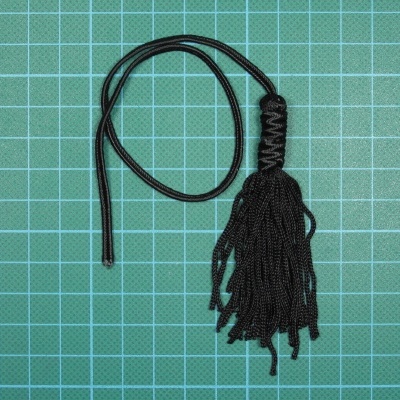 Borla 7cm feita com fio Tricotine e Sutache, com fio de 23cm