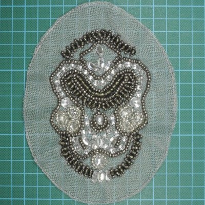 Aplicação com Missangas, Vidrilhos, Pedras cosidas