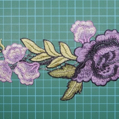 Flor Bordada 13cm x 27cm