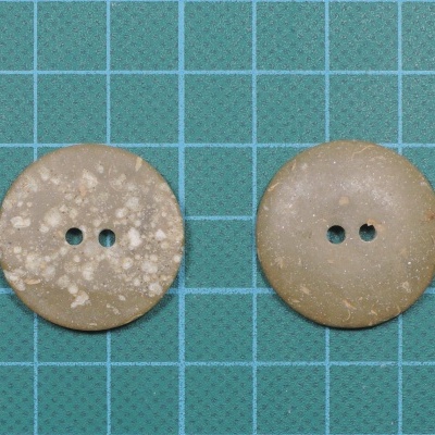 Botão 2 Furos Plástico Redondo 26mm Castanho