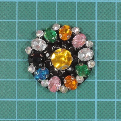 Aplicação Redonda 3,5cm Base Feltro e Pedras Cosidas