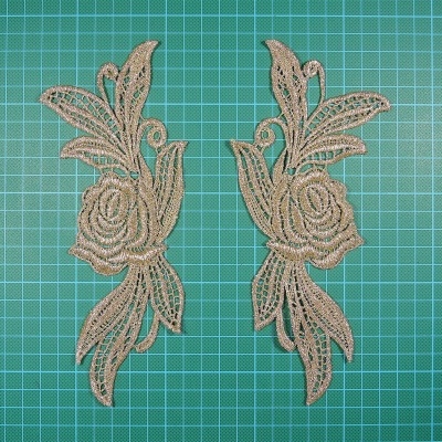 Par de Aplicações Flor 20,5cm x 8,8cm Bordadas com Lurex