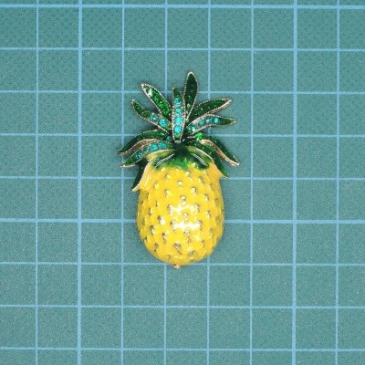 Pregadeira Metálica Ananas Esmaltado 4,5cm x 2,8cm