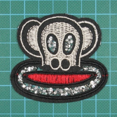Emblema Macaco 6cm x 6,5cm Bordado sobre feltro com Cola, e pedras