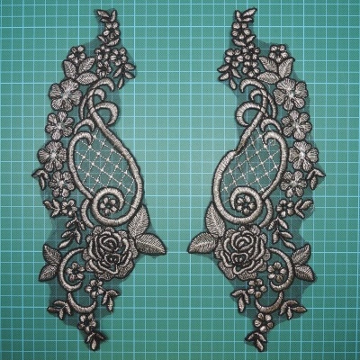 Par de Aplicações Bordadas com Cordão e Lurex sobre Base de Tule 30,5cm x 12,5cm