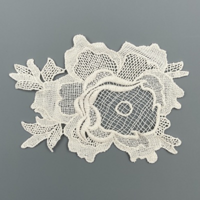 Aplicação Flor Rendada 14cm x 17,5cm