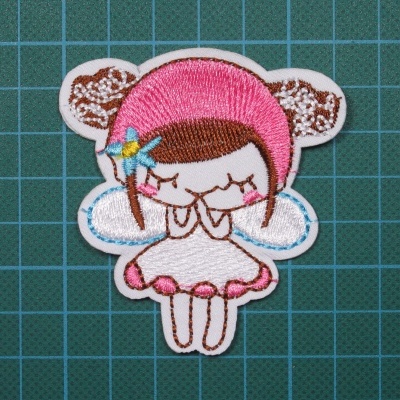 Emblema Boneca 7cm x 6,5cm Bordado Sobre Tecido sarjado