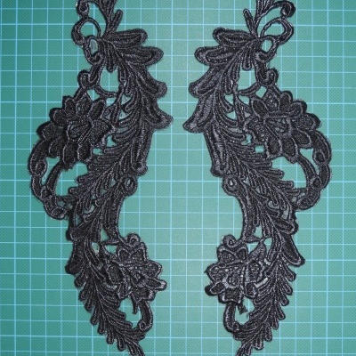 Par de Aplicações Bordadas e Sublimadas 25cm x 9,5cm com Base de Cola