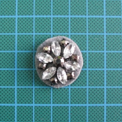 Aplicação Base Feltro Termocolante com Pedras 2,7cm