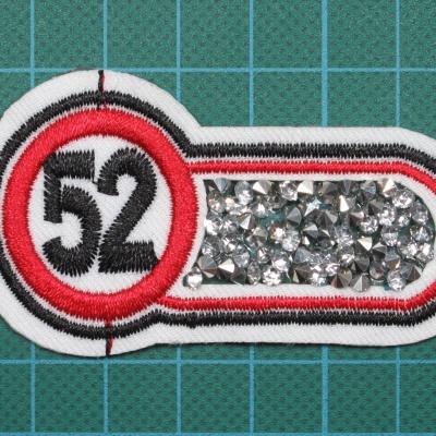 Emblema Numero 52 Bordado sobre Tecido Sarjado com pedras sobre Cola 4cm x 7cm