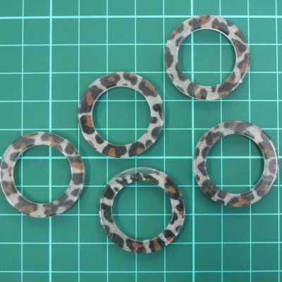 Argola Plástica Fantasia Leopardo