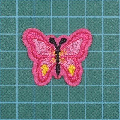 Borboleta 3,3cm x 4cm Bordada sobre base de Feltro