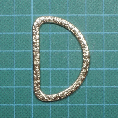 Argola Meia Lua Metálica 4cm com Textura