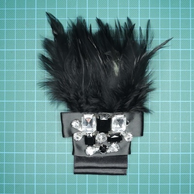 Pregadeira com Fita de cetim Pedras e Penas.