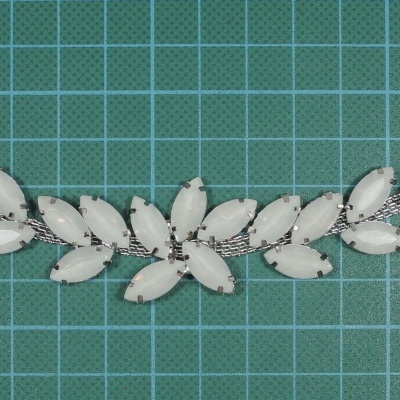 Meio Colar com Pedras Resina e duas Argolas Soltas