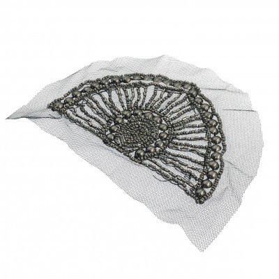 Aplicação Meia Lua com Missangas e Tachas