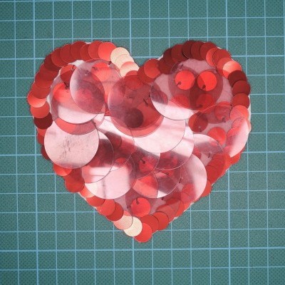 Coração Base Feltro TC c/Lantejoulas 10,5x11,8cm