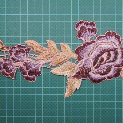 Flor Bordada 13cm x 27cm