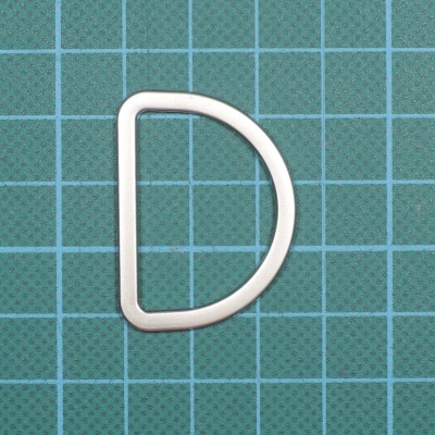 Argola Meia Lua Metálica Achatada 3cm