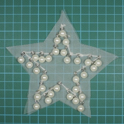 Estrela com botões Pérola Base Tule e Organza 9cm