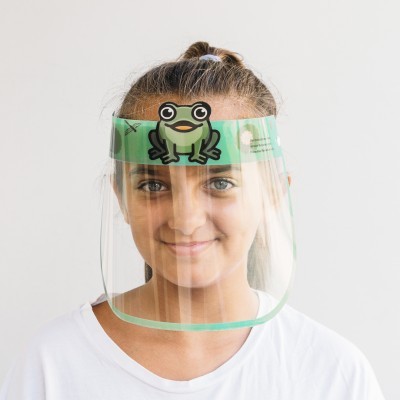 Máscara facial transparente com detalhe de rã verde