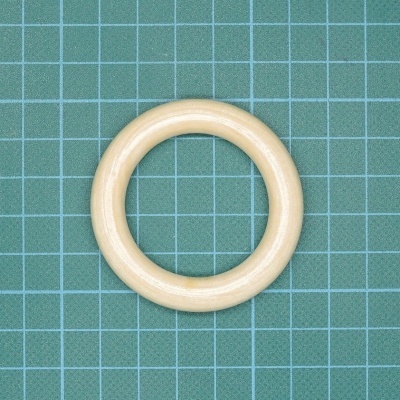 Argola Madeira 3,7cm/5,5cm Natural com verniz