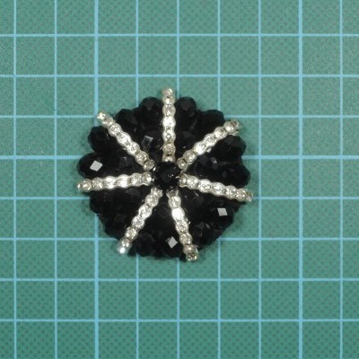 Aplicação Redonda 4cm Base Feltro com Bolas facetadas e Brilhantes Cosidas