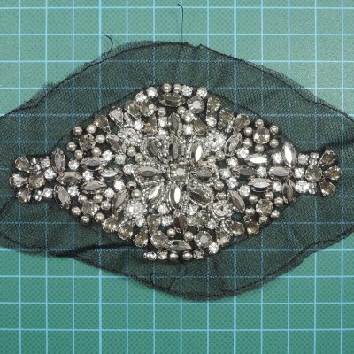 Aplicação com Missangas e Pedras Cosidas