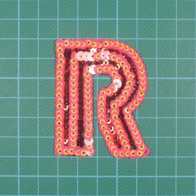 Letra R 6cm x 4,5cm Bordada com Lantejoulas sobre base de tule com Cola