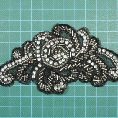 Aplicação com Missangas, Vidrilhos e Pedras cosidas