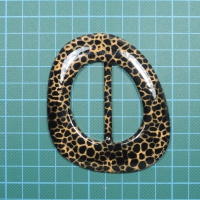 Fivela Irregular sem Fuzilhão 4,6cm com Estampa Leopardo