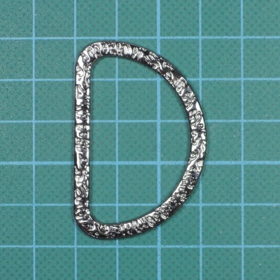 Argola Meia Lua Metálica 4cm com Textura