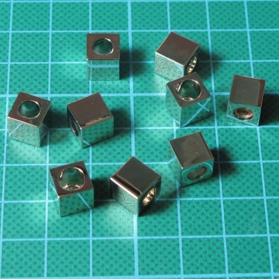 Ponteira Metálica Nó Cubo 8x8mm