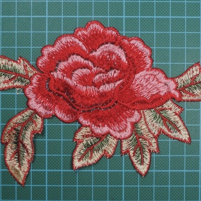 Flor Bordada 10,5cm x 17cm