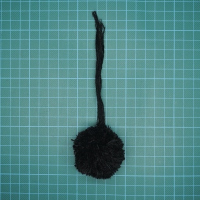 Pompom Lã 4,5cm com Fio 11cm