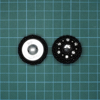 Botâo de Pé Forrado c/Pedra/Missanga 3,2cm