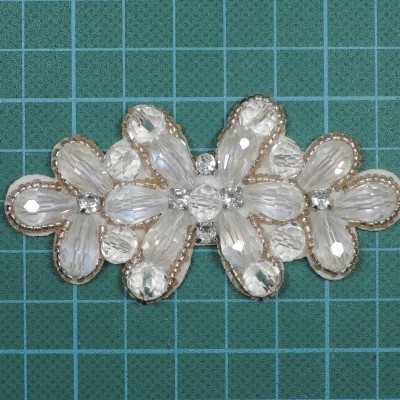 Aplicação 4cm x 8cm Base Feltro com Missangas Bolas Pedras Cosidas