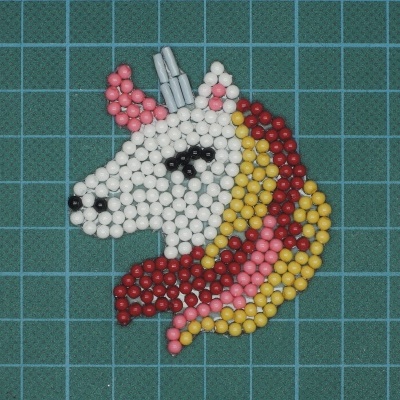 Unicornio Base Cola com Bolas e Vidrilhos