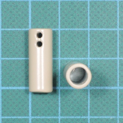 Ponteira Metálica Coser Tubo 22x8mm com Furo 6mm Bege